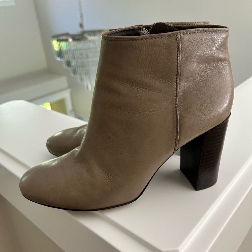 Tory Burch Taupe Leather heeled booties
